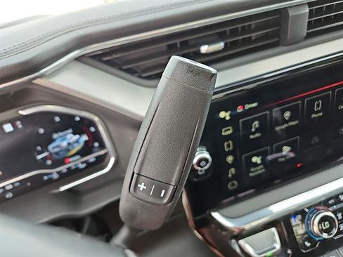 Used 2025 GMC Sierra 3500 Denali w/ Denali Reserve Package image 18