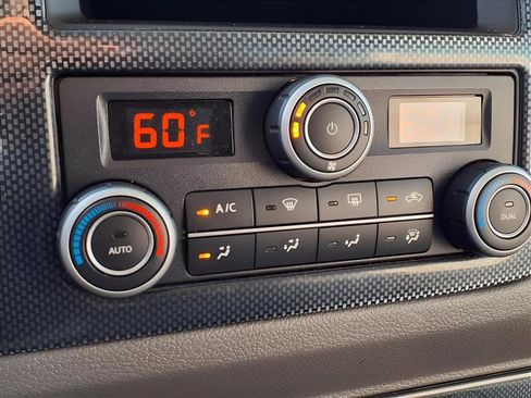 Used 2013 Nissan NV 3500 SL w/ Technology Pkg image 19