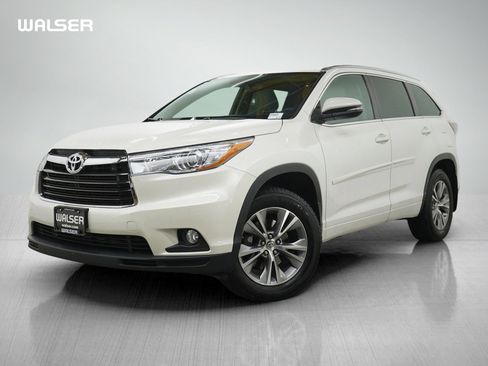 Used 2015 Toyota Highlander XLE image 1