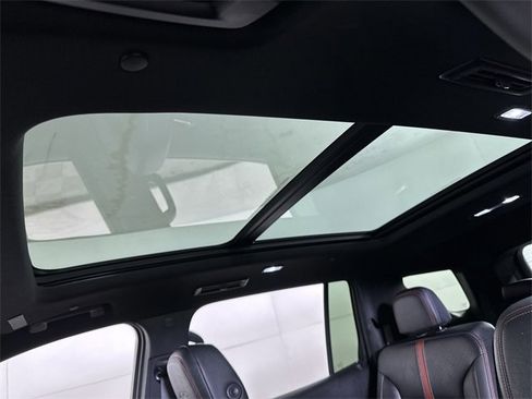 Used 2024 Chevrolet Traverse RS image 19