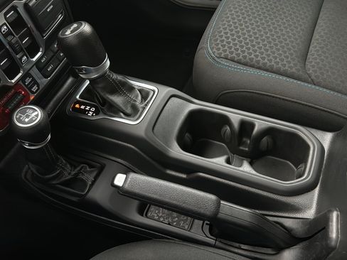 Used 2024 Jeep Wrangler Unlimited Rubicon 4xe AWD/4WD image 19