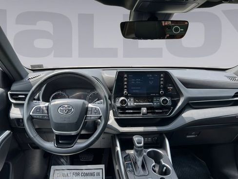 Used 2022 Toyota Highlander XSE AWD/4WD image 12
