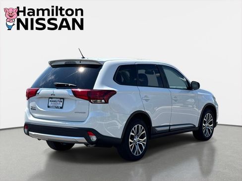 Used 2016 Mitsubishi Outlander ES AWD/4WD image 2
