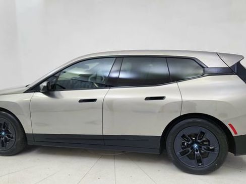 Used 2023 BMW iX xDrive50 w/ Premium Package image 4