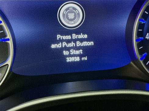 Used 2025 Chrysler Pacifica Select image 13