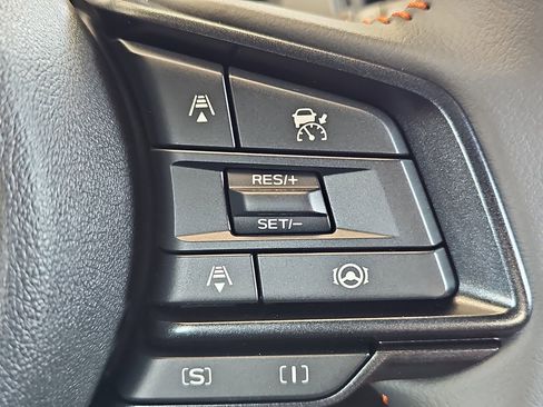 Certified 2025 Subaru Crosstrek 2.5i Limited w/ Crosstrek Mirror Package image 23