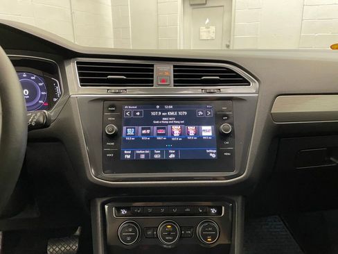 Used 2020 Volkswagen Tiguan SEL AWD/4WD image 15