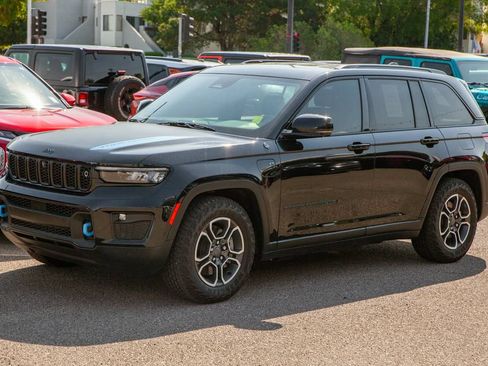 Used 2023 Jeep Grand Cherokee Trailhawk w/ Advanced Protech Group II AWD/4WD image 9