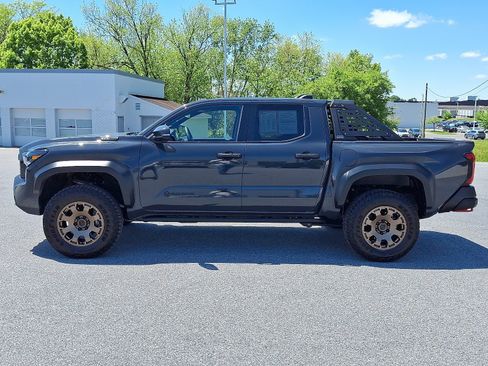 Used 2025 Toyota Tacoma 4x4 Double Cab Hybrid w/ Tow Tech Package image 4
