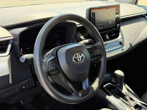 Used 2022 Toyota Corolla LE FWD image 9