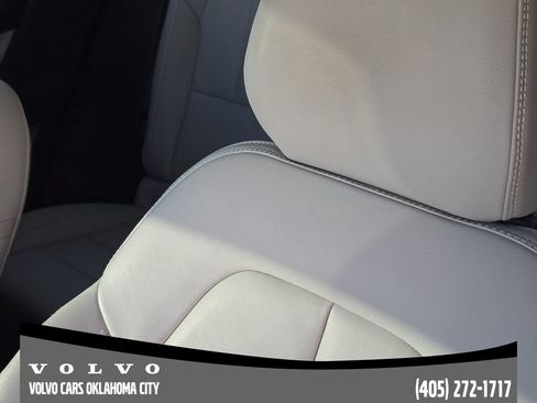 Certified 2024 Volvo XC40 B5 Ultimate w/ Protection Package Premier image 14