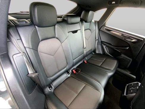 Used 2022 Porsche Macan AWD/4WD image 20