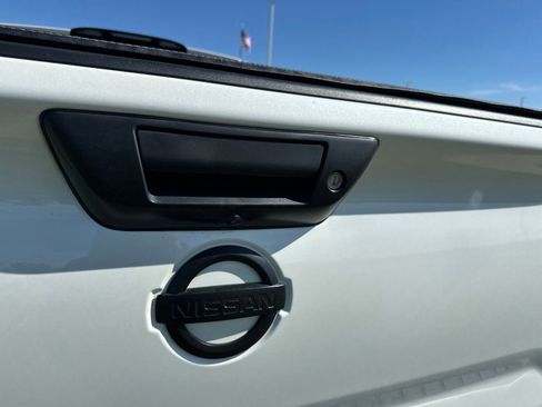 Used 2018 Nissan Titan SL w/ Midnight Edition AWD/4WD image 7
