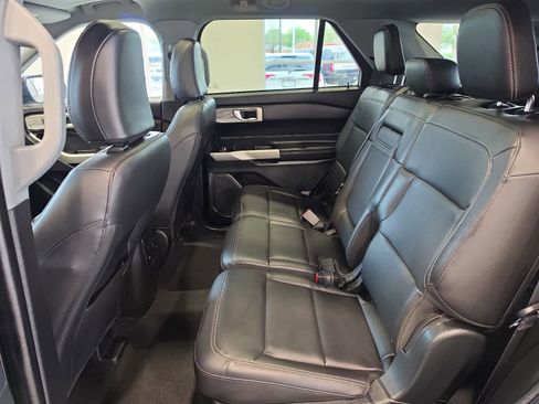 Used 2023 Ford Explorer XLT w/ Equipment Group 202A AWD/4WD image 33