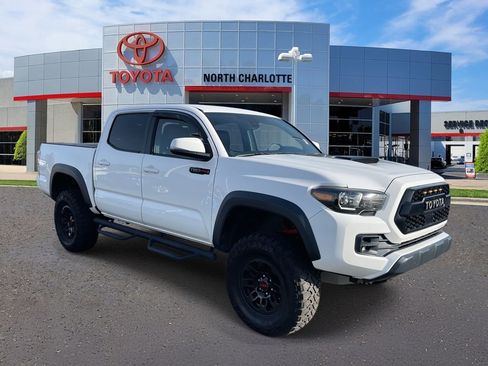 Used 2018 Toyota Tacoma TRD Pro image 2