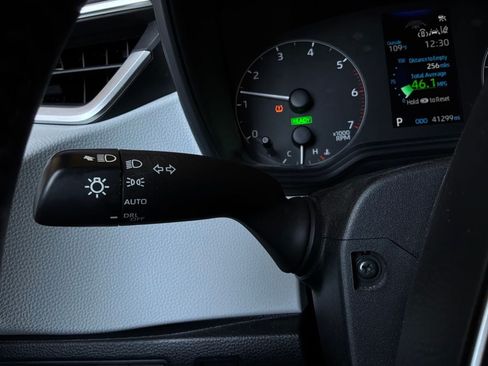 Used 2023 Toyota Corolla SE FWD image 37
