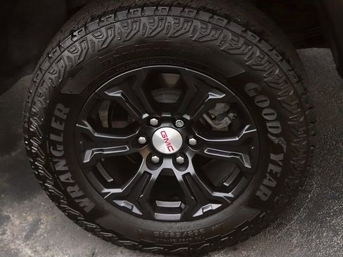 Used 2024 GMC Canyon Elevation w/ Elevation Premium Package RWD image 7