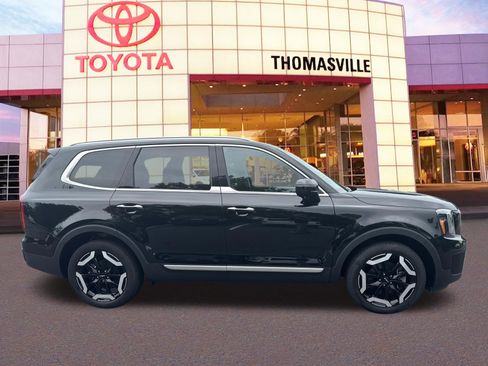 Used 2025 Kia Telluride S FWD image 4