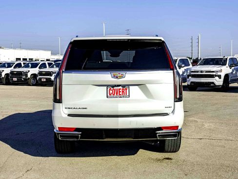 Used 2024 Cadillac Escalade Premium Luxury image 6