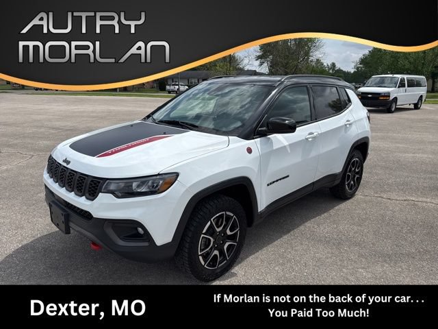 Used 2025 Jeep Compass Trailhawk AWD/4WD image 1
