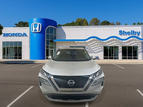 Used 2022 Nissan Rogue SV image 3