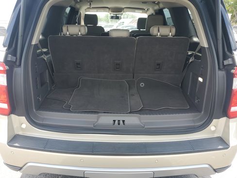 Used 2018 Ford Expedition XLT w/ Equipment Group 202A RWD image 9