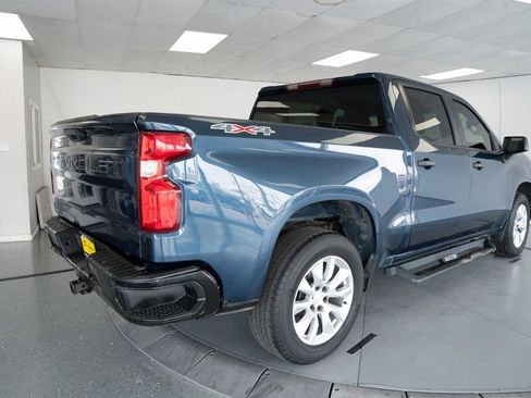 Used 2020 Chevrolet Silverado 1500 Custom w/ Custom Value Package AWD/4WD image 12