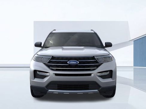 Used 2024 Ford Explorer XLT w/ Equipment Group 202A image 8