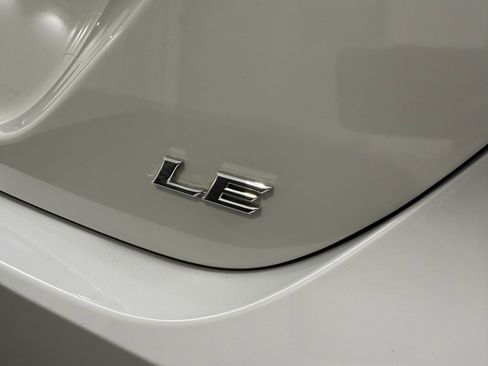 Used 2022 Toyota Camry LE image 8