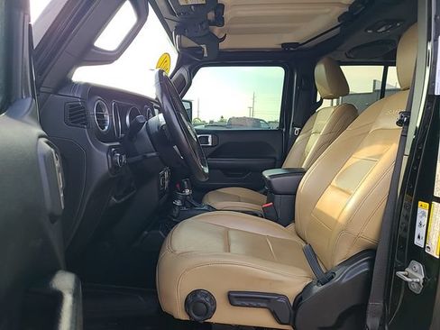 Used 2018 Jeep Wrangler Unlimited Sahara w/ Uconnect 4C Nav & Sound Group AWD/4WD image 12