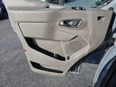 Used 2022 Ford E-Transit Low Roof image 31