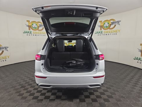 Used 2024 Mitsubishi Outlander AWD image 32