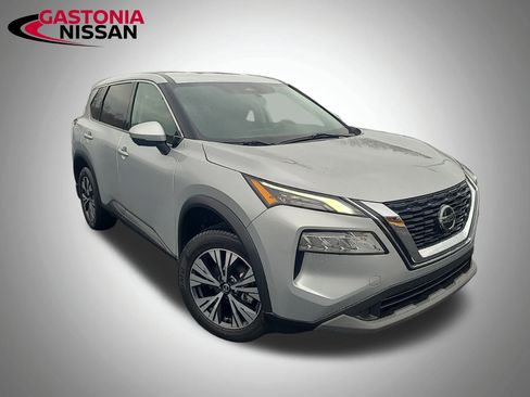 Used 2021 Nissan Rogue SV image 3