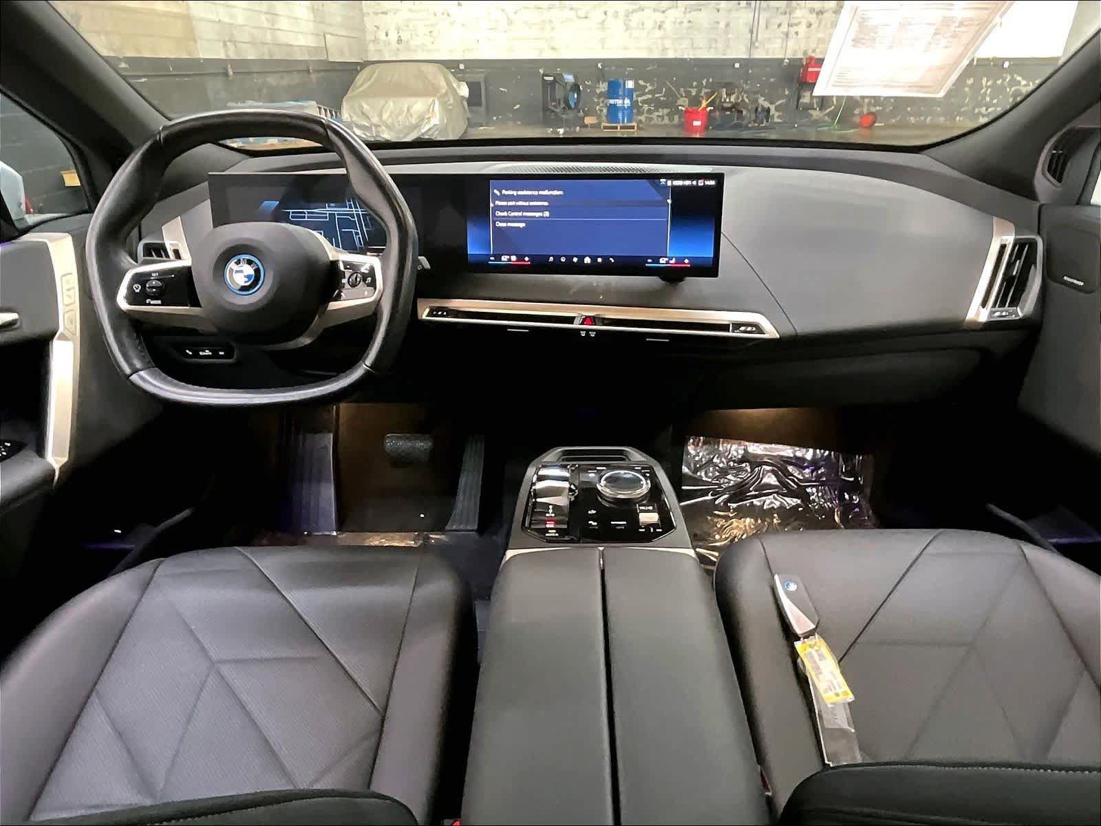 Used 2024 BMW iX xDrive50 w/ Sport Package AWD/4WD image 17