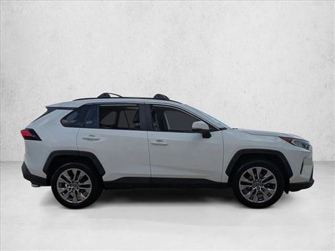 Certified 2019 Toyota RAV4 XLE Premium image 4