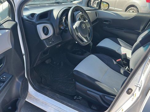 Used 2012 Toyota Yaris LE FWD image 7