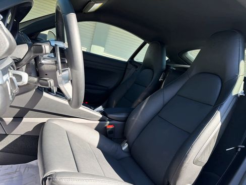 Used 2022 Porsche 718 Cayman image 12