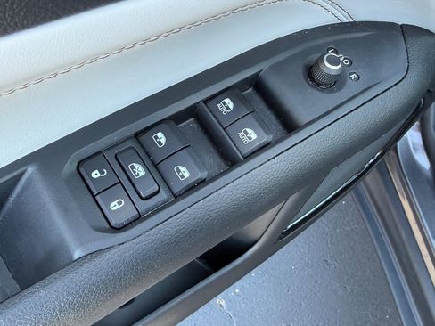 Used 2023 Jeep Compass Limited AWD/4WD image 16