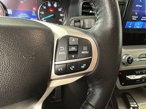 Used 2023 Ford Explorer XLT AWD/4WD image 17