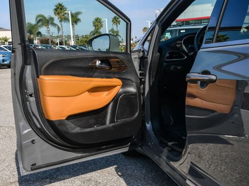 Used 2022 Chrysler Pacifica Pinnacle FWD image 27