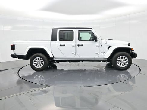 Used 2023 Jeep Gladiator Sport image 5