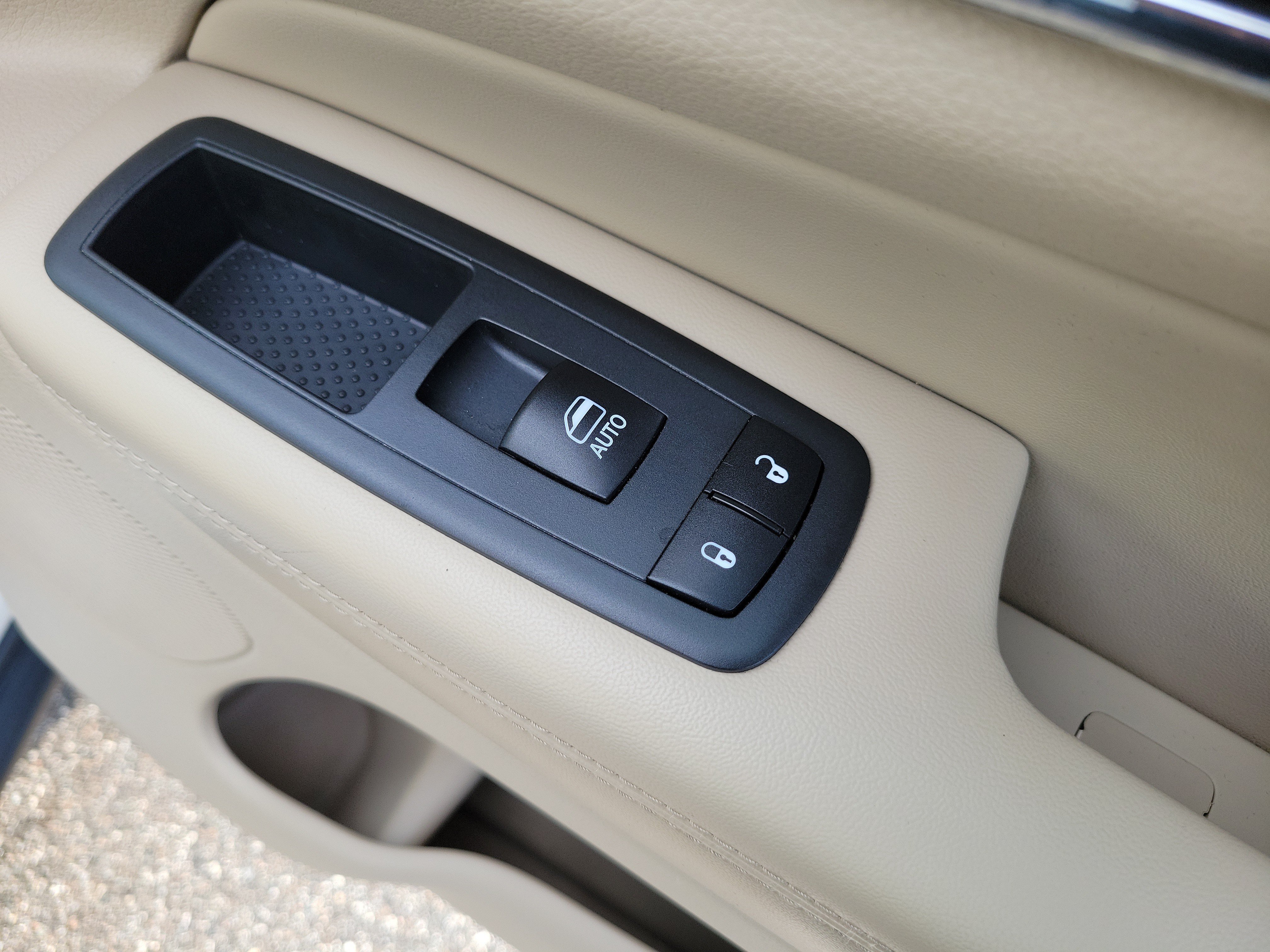 Used 2018 Jeep Grand Cherokee Limited w/ Luxury Group II RWD image 11