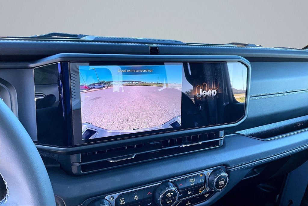 Used 2025 Jeep Gladiator Sport AWD/4WD image 20