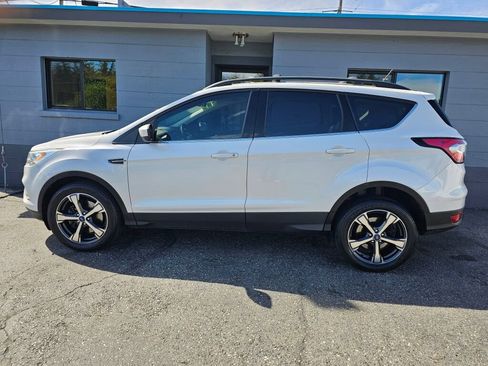 Used 2018 Ford Escape SEL w/ Canadian Touring Package AWD/4WD image 2