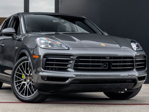 Used 2023 Porsche Cayenne image 18