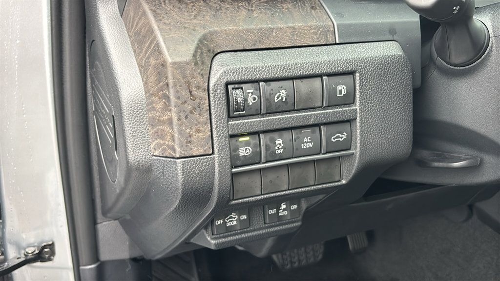 Used 2025 Toyota Tacoma Limited AWD/4WD image 14