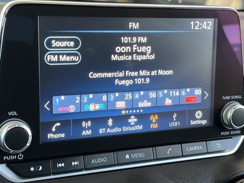 Used 2025 Nissan Sentra SR w/ Midnight Edition FWD image 18