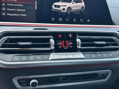Used 2020 BMW X7 xDrive40i w/ Premium Package AWD/4WD image 25