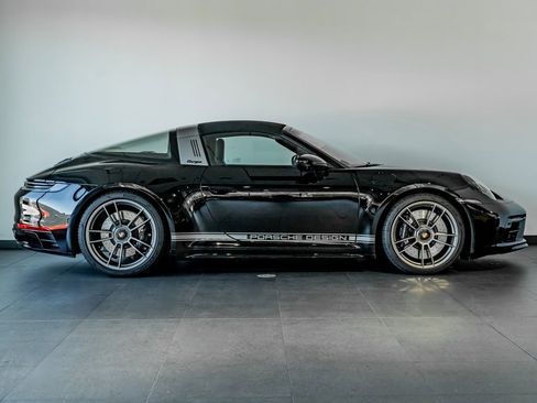 Certified 2022 Porsche 911 50th Anniversary Edition image 8