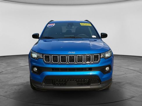 Used 2024 Jeep Compass Latitude AWD/4WD image 2